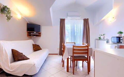 Bruno: Meubles, Propriété, Cadre, Bleu Azur, Bois, Éclairage, Design Intérieur, Confort, Sol, Sol