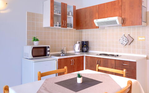 Bruno: Meubles, Propriété, Cadre, Bleu Azur, Bois, Éclairage, Design Intérieur, Confort, Sol, Sol