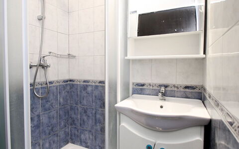Parunov: Robinet, Luminaire Plomberie, Propriété, Évier, Salle De Bains, Lavabo, Bâtiment, Design Intérieur, Douche