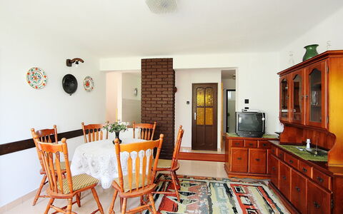Picea: Meubles, Propriété, Cabinetry, Cadre, Table, Cuisine, Orange, Bois, Design Intérieur, Chaise