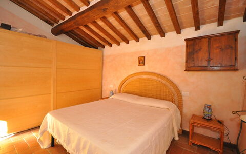 Casa Laura: Pièce, Lit, Chambre, Propriété, Meubles, Drap De Lit, Bâtiment, Matelas, Literie, Design Intérieur