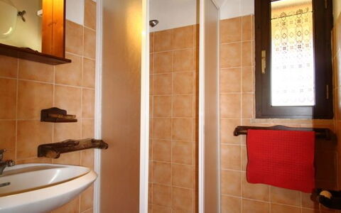 Funghi 1: Pièce, Salle De Bains, Propriété, Bâtiment, Luminaire Plomberie, Toilette, Sol, Design Intérieur, Bidet, Maison
