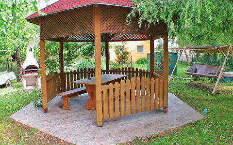 Green: Plante, Propriété, Meubles, Bâtiment, Bois, Mobilier De Jardin, Arbre, Ombre, Lot Terre, Chalet