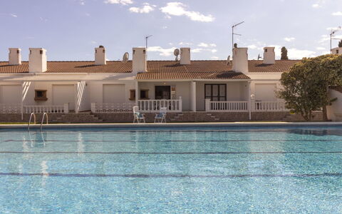 Salvagina 53: L'Eau, Ciel, Nuage, Bâtiment, Fenêtre, Piscine, Loisir, Maison, Ville Resort, Arbre