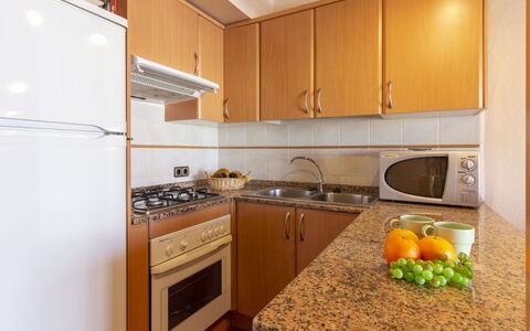 Salvagina 53: Comptoir, Cabinetry, Evier, Évier, Propriété, Meubles, Cuisinière, Appareil De Cuisine, Cuisine, Robinet