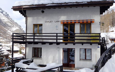 Lani: Neige, Propriété, Fenêtre, Bâtiment, Ciel, Porte, Arbre, Pente, Maison, Montagne