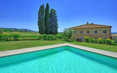 Casale La Valle - Castelfalfi: Propriété, Biens, Piscine, Paysage Naturel, Bâtiment, Maison, Villa, Immobilier, Herbe, Manoir