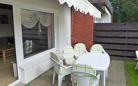 Kajüte: Meubles, Propriété, Bâtiment, Ombre, Bois, Chaise, Design Intérieur, Mobilier De Jardin, Arbre, Table