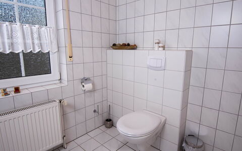 Martina: Propriété, Luminaire Plomberie, Blanc, Salle De Bains, Violet, Bâtiment, Design Intérieur, Sol, Sol, Ligne