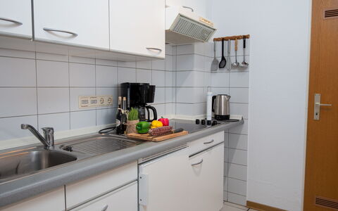 Norddeich 757: Evier, Évier, Cabinetry, Comptoir, Robinet, Appareil De Cuisine, Cuisine, Cuisinière, Électroménager, Design Intérieur