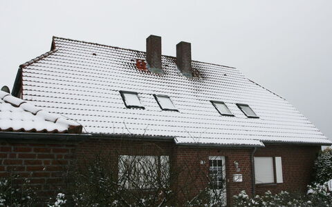 Norddeich 757: Bâtiment, Propriété, Fenêtre, Ciel, Plante, Maison, Bois, Cheminée, Rectangle, Chalet