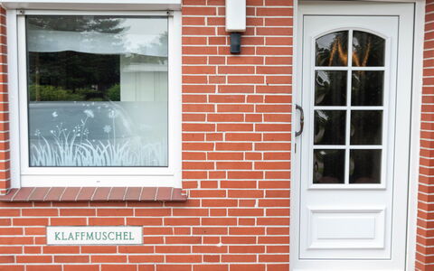Norddeich 765: Fenêtre, Bâtiment, Feuille, Bois, Brique, Brickwork, Rectangle, Ligne