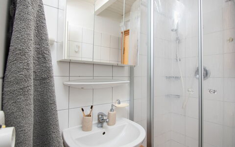 Norddeich 765: Luminaire Plomberie, Robinet, Évier, Miroir, Lavabo, Bâtiment, Salle De Bains, Violet, Design Intérieur