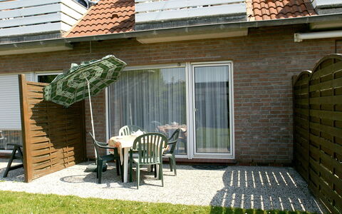 Kluntje: Bâtiment, Propriété, Meubles, Table, Bois, Brickwork, Chaise, Fenêtre, Brique, Chalet