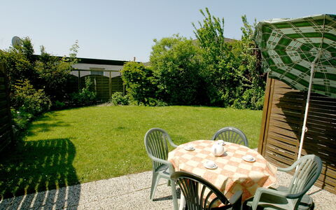 Kluntje: Plante, Ciel, Propriété, Vert, Chaise, Ombre, Mobilier De Jardin, Bâtiment, Design Intérieur, Table