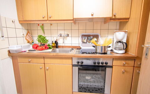 Störtebeker: Evier, Cabinetry, Comptoir, Propriété, Évier, Robinet, Cuisine, Cuisinière, Luminaire Plomberie, Appareil De Cuisine