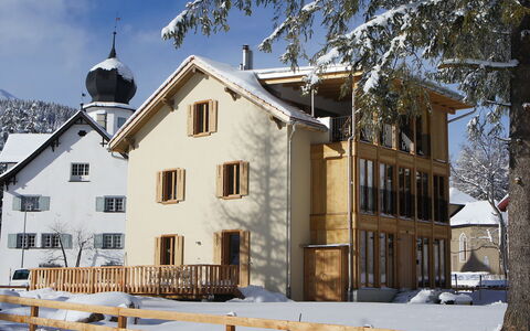 Von Capeller: Ciel, Bâtiment, Neige, Fenêtre, Nuage, Arbre, Maison, Bois, Gelé, Zone Résidentielle