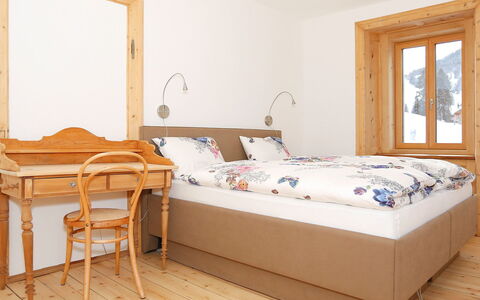 Von Capeller: Meubles, Pièce, Lit, Chambre, Propriété, Sol, Cadre De Lit, Matelas, Mur, Table