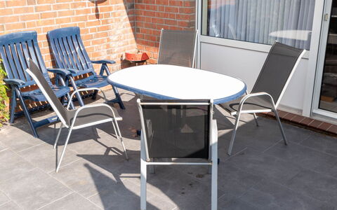 Storchennest: Table, Meubles, Chaise, Plante, Bâtiment, Tableau De Plein Air, Mobilier De Jardin, Bois, Sol, Surface De La Route