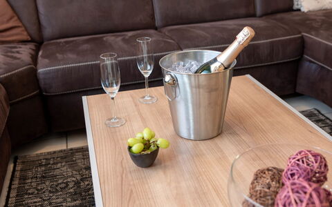 Storchennest: Meubles, Table, Vaisselle, Aliments, Bois, Canapé, Sol, Sol, Ingrédient, Drinkware