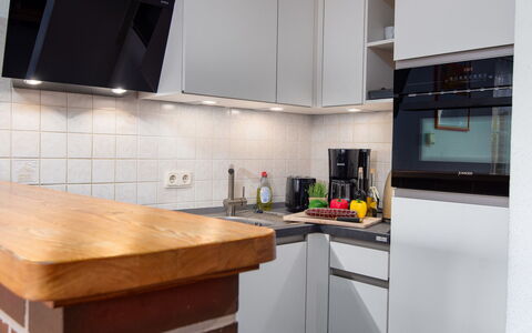 Nordlicht: Appareil De Cuisine, Cuisine, Comptoir, Cabinetry, Principaux Appliance, Design Intérieur, Électroménager, Sol, Bois, Meubles