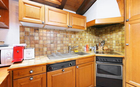 Vitalis: Comptoir, Cabinetry, Propriété, Bâtiment, Meubles, Appareil De Cuisine, Cuisine, Cuisinière, Bois, Tiroir