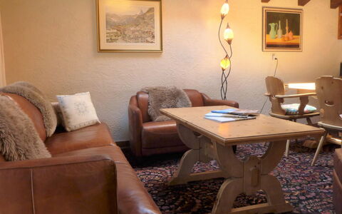 Vitalis: Meubles, Cadre, Table, Canapé, Bois, Bâtiment, Confort, Chaise, Salon, Sol