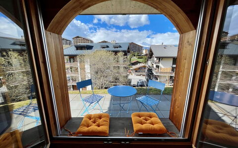 Nendaz 657: Nuage, Bleu Azur, Ciel, Plante, Ombre, Design Intérieur, Bâtiment, Immobilier, Teintes Et Ombres