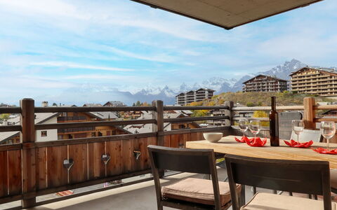 Nendaz 657: Ciel, Nuage, Table, Meubles, Propriété, Bois, Design Intérieur, Chaise, Mobilier De Jardin, Tableau De Plein Air