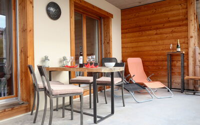 Nendaz 657: Table, Meubles, Propriété, Chaise, Bois, Orange, Éclairage, Architecture, Design Intérieur, Sol