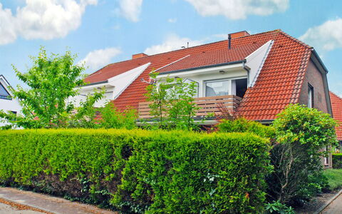 Scholle: Plante, Nuage, Ciel, Propriété, Bâtiment, Végétation, Lot Terre, Fenêtre, Paysage Naturel, Design Urbain