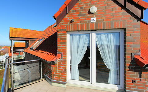 Meerblick: Propriété, Ciel, Bâtiment, Ombre, Bois, Orange, Architecture, Rideau, Porte, Quartier