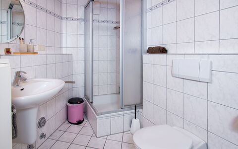 Meerblick: Luminaire Plomberie, Évier, Propriété, Violet, Lavabo, Salle De Bains, Bâtiment, Robinet, Design Intérieur, Architecture