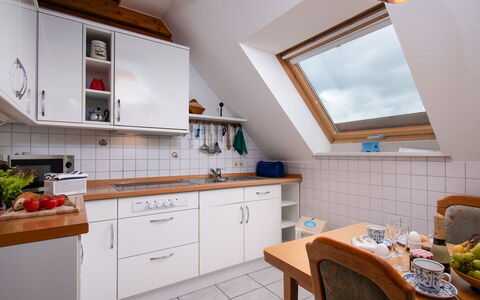 Meerblick: Cabinetry, Meubles, Propriété, Bâtiment, Comptoir, Bois, Appareil De Cuisine, Chaise, Design Intérieur, Cuisine
