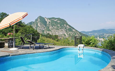 Ursula: L'Eau, Ciel, Propriété, Piscine, Montagne, La Nature, Bleu Azur, Arbre, Mobilier De Jardin, Paysage Naturel