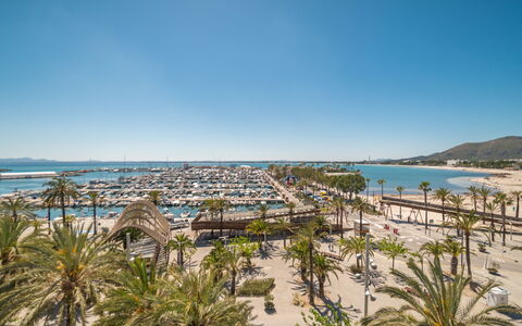 Nautic 3: Ciel, L'Eau, Plante, Propriété, Bleu Azur, Arbre, Plage, Arecales, Cotiers Et Relief Océaniques, Bâtiment