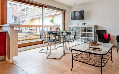 Les Cigognes: Meubles, Bois, Table, Architecture, Design Intérieur, Sol, Sol, Cadre, Salon, Dur