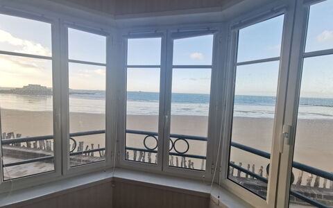 Saint Malo 260: Ciel, Propriété, L'Eau, Bleu Azur, Design Intérieur, Bois, Bâtiment, Ombre, Sol