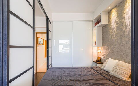 Saint Christophe: Bâtiment, Porte, Bois, Éclairage, Design Intérieur, Sol, Salle, Sol, Ombre
