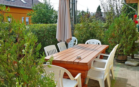 Colore: Plante, Meubles, Propriété, Table, Chaise, Fenêtre, Mobilier De Jardin, Bois, Bâtiment, Tableau De Plein Air