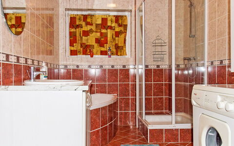 Colore: Buanderie, Propriété, Design Intérieur, Cabinetry, Luminaire Plomberie, Bois, Sol, Sol, Sécheuse, Mur