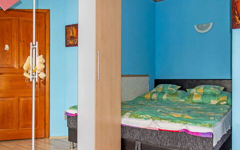 Colore: Meubles, Propriété, Vert, Bâtiment, Bleu Azur, Bleu, Porte, Cabinetry, Confort, Éclairage