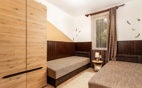 Sunny: Meubles, Bâtiment, Confort, Bois, Cadre De Lit, Design Intérieur, Maison, Cabinetry, Sol, Mur