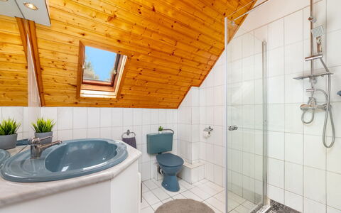 Ruby 2: Luminaire Plomberie, Propriété, Salle De Bains, Design Intérieur, Éclairage, Architecture, Robinet, Maison, Plante, Sol