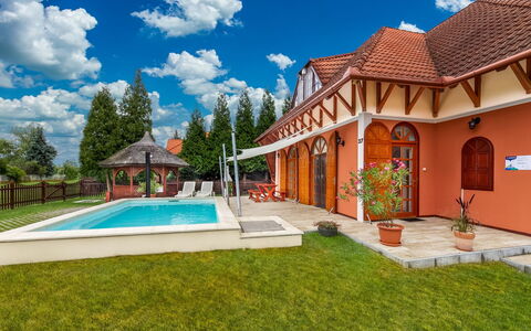 Ruby 2: Plante, Ciel, Nuage, Bâtiment, Propriété, La Nature, Bleu Azur, Fenêtre, Arbre, Lot Terre