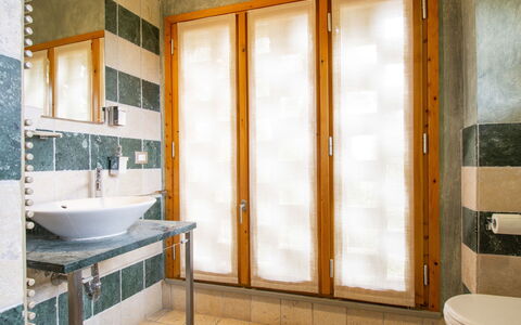 Aurelia: Luminaire Plomberie, Propriété, Bâtiment, Baignoire, Salle De Bains, Robinet, Évier, Bois, Design Intérieur