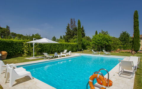 Aurelia: L'Eau, Plante, Propriété, Ciel, Piscine, La Nature, Bleu Azur, Arbre, Mobilier De Jardin, Ombre
