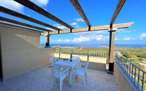 Le Verande Bilo: Ciel, Meubles, Nuage, Propriété, Plante, Bleu Azur, Ombre, Table, Chaise, Bois