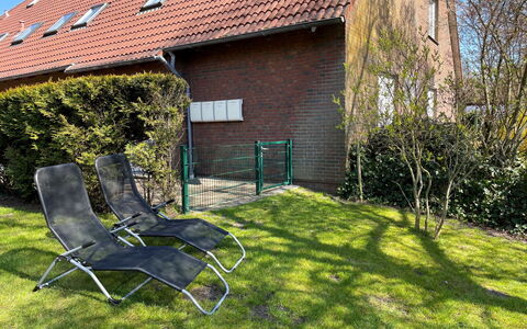 Meeresrauschen: Plante, Propriété, Bâtiment, Lot Terre, Mobilier De Jardin, Herbe, Fenêtre, Paysage Naturel, Arbre, Ombre