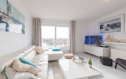 Wilde Zee with Terrace: Propriété, Fenêtre, Bleu Azur, Canapé, Design Intérieur, Bois, Salon, Sol, Sol